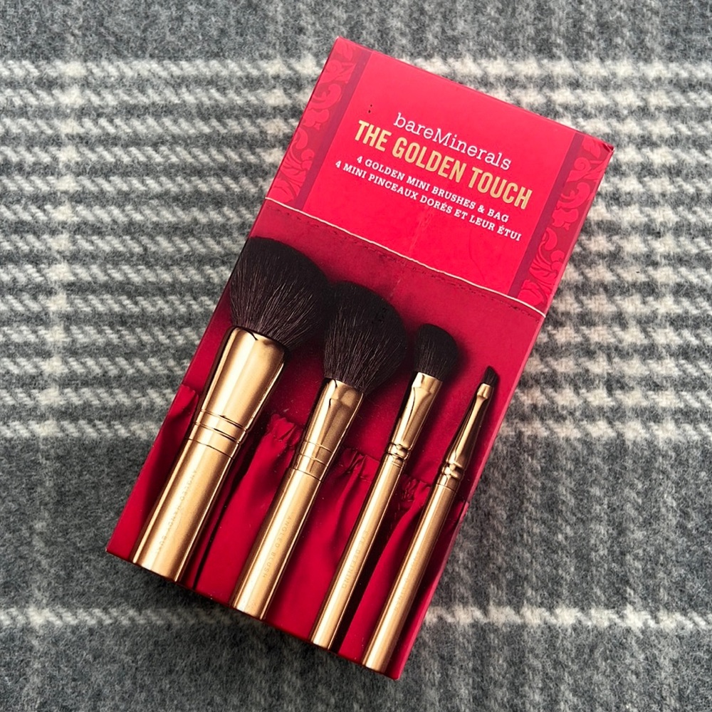 Bare minerals red make up brush kit ~ NWT  bareMinerals